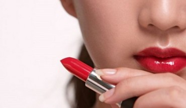 Jak pięknie pomalować usta szminką?